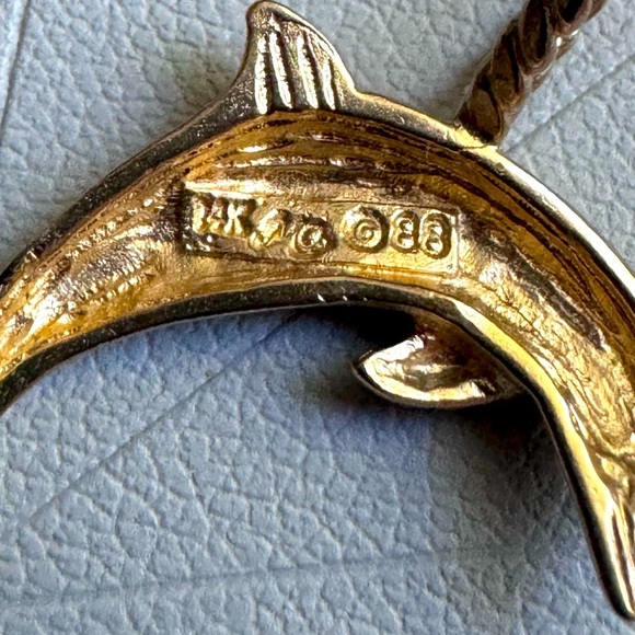 🐬 Stunning Vintage 14K Yellow Gold Dolphin Charm for Necklace and/or Bracelet - Picture 9 of 11